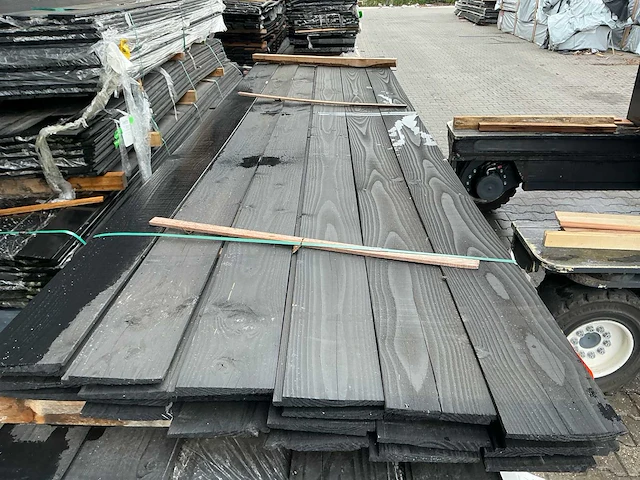 Douglas zweeds rabat zwart gespoten 23x185mm, lengte 400cm (26x) - afbeelding 3 van  3