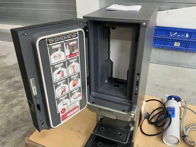 Douwe egberts cafitesse quantum 110 koffiemachine - afbeelding 3 van  5