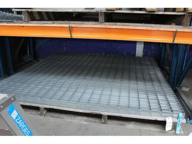 Draadgaas. afmeting 210 x 210 cm. 10 stuks, maasafmeting 10 x 5 cm - afbeelding 1 van  2