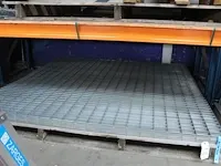 Draadgaas. afmeting 210 x 210 cm. 10 stuks, maasafmeting 10 x 5 cm - afbeelding 1 van  2