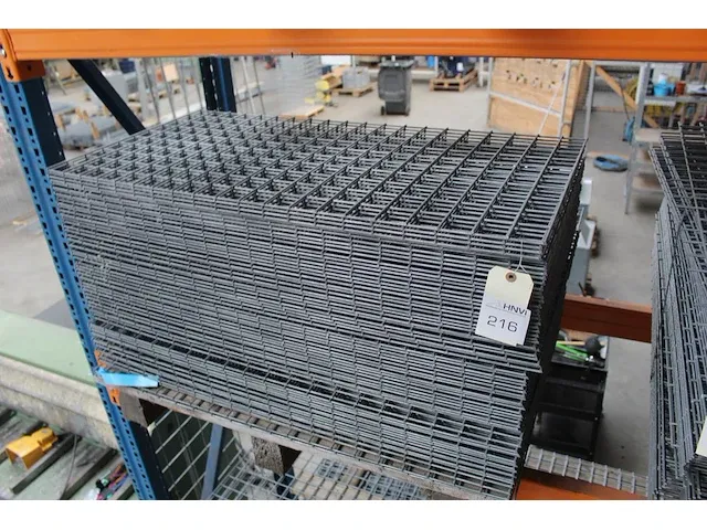 Draadgaas met gaasmaat 5 x 5 cm. afmeting 100 x 50 cm. totaal ca 90 stuks - afbeelding 2 van  3