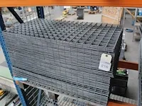 Draadgaas met gaasmaat 5 x 5 cm. afmeting 100 x 50 cm. totaal ca 90 stuks - afbeelding 2 van  3