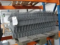 Draadgaas op pallet. afmeting 100 x 80 cm. totaal ca 48 stuks - afbeelding 1 van  2