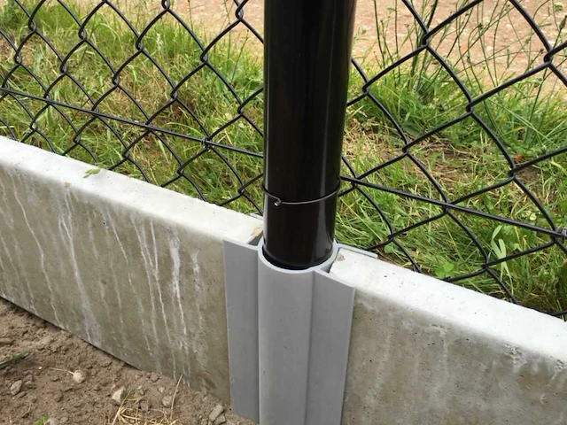 Draadpakket 150 cm omheining 25 meter met betonplaat, kleur zwart - afbeelding 2 van  3