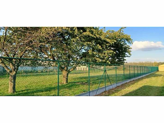 Draadpakket 180 cm omheining 25 meter met betonplaat, kleur groen - afbeelding 1 van  3