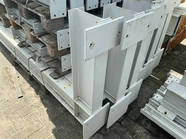 Draagarmstelling 4 staanders 32 armen - afbeelding 6 van  8