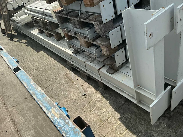 Draagarmstelling 4 staanders 32 armen - afbeelding 7 van  8