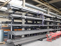 Draagarmstelling met drie staanders, vijf armen afm. 500 x 180 x 300 cm, armlengte 106 cm. let op onderdeel... onderdeel van combinatiekavel combinatie kavel p296 t/m p299 zijnde vier draagarmstellingen. let op excl. inhoud en ophalen in overleg hnvi - afbeelding 1 van  2