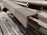 Draagarmstelling met metalen profielen en buizen - afbeelding 3 van  13