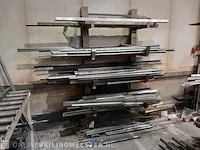 Draagarmstelling met metalen profielen en buizen - afbeelding 1 van  13
