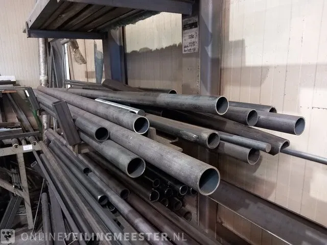 Draagarmstelling met metalen profielen en buizen - afbeelding 7 van  13
