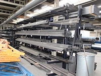 Draagarmstelling met vier staanders afm. 500 x 140 x 300 cm, arm lengte 80 cm, ophalen in overleg met hnvi - afbeelding 1 van  2