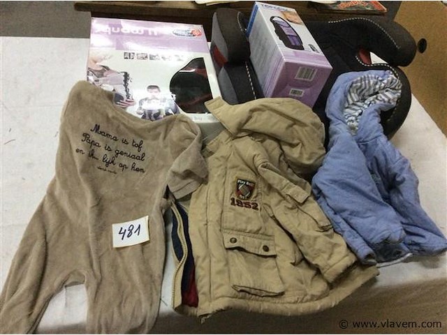 Draagzak + kinderkledij - afbeelding 1 van  4