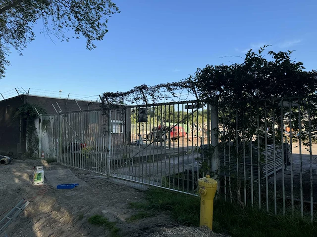 Draaipoort met hekwerk (17,60 mtr) - afbeelding 1 van  18