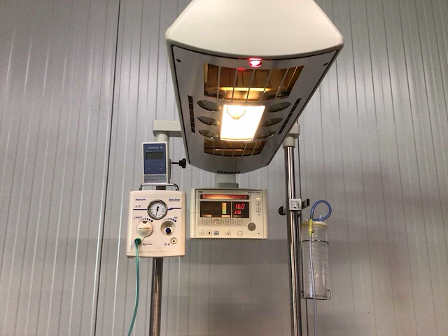 Dräger - babytherm 8010 - babywarmer - afbeelding 2 van  4