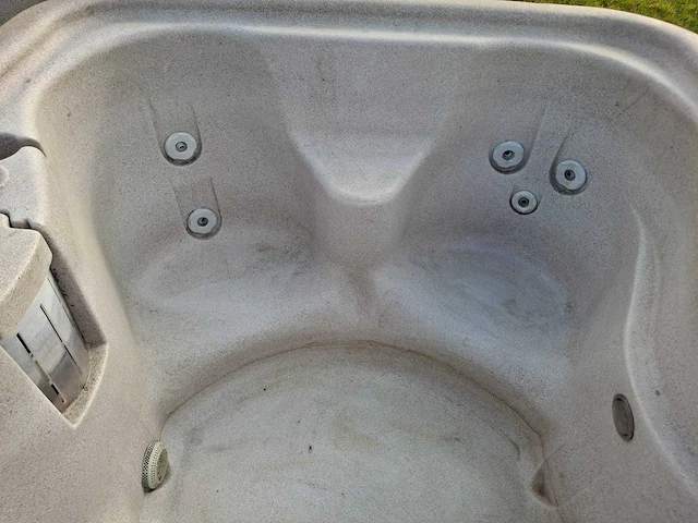 Dreammaker 4 persoons hufterproof jacuzzi en buitenspa - afbeelding 8 van  29