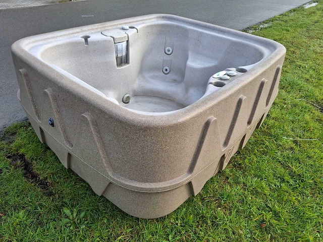 Dreammaker 4 persoons hufterproof jacuzzi en buitenspa - afbeelding 19 van  29