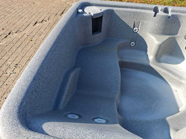 Dreammaker 5 persoons hufterproof jacuzzi en buitenspa - afbeelding 28 van  29