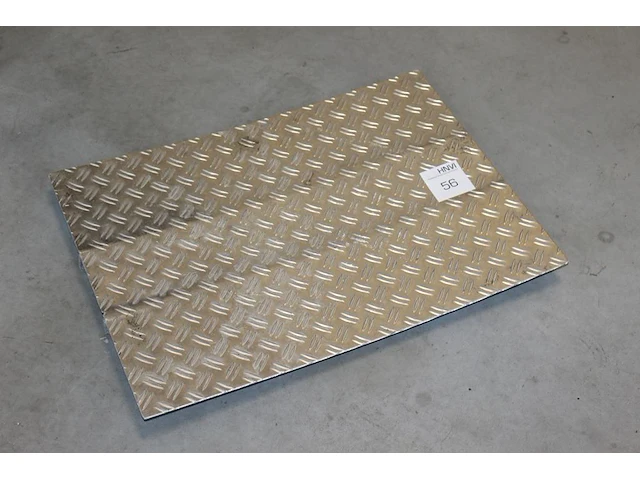 Drempelhulpje van traanplaat. afmeting 70 x 50 cm. - afbeelding 1 van  1