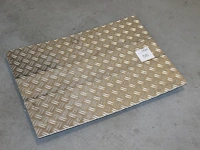 Drempelhulpje van traanplaat. afmeting 70 x 50 cm. - afbeelding 1 van  1