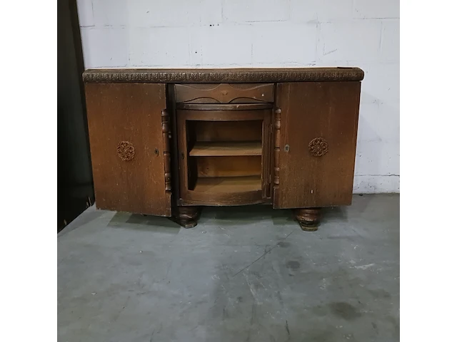 Dressoir met drie deuren en een lade - afbeelding 1 van  16