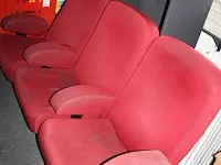 Drie aan elkaar geschakelde vintage bioscoopstoelen uit het kinepolis brussel. - afbeelding 2 van  4