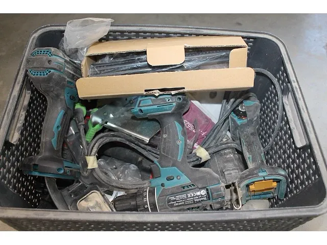 Drie accu machines makita en onderdelen van makita en festool. werking onbekend. - afbeelding 1 van  1