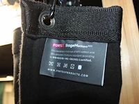 Drie achtergrond / podiumdoeken fortex stagemolton 320 aan rail. afmeting ca. 290 x 500 cm per doek. - afbeelding 3 van  3