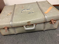 Drie antieke koffers en een schoolkaart - afbeelding 5 van  5