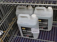 Drie cans demi water kroon oil a 5l. excl. draadmand - afbeelding 1 van  1