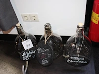 Drie decoratieve schnapps tapflessen. - afbeelding 1 van  1