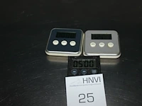 Drie digitale kookwekkers. - afbeelding 1 van  2