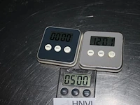 Drie digitale kookwekkers. - afbeelding 2 van  2