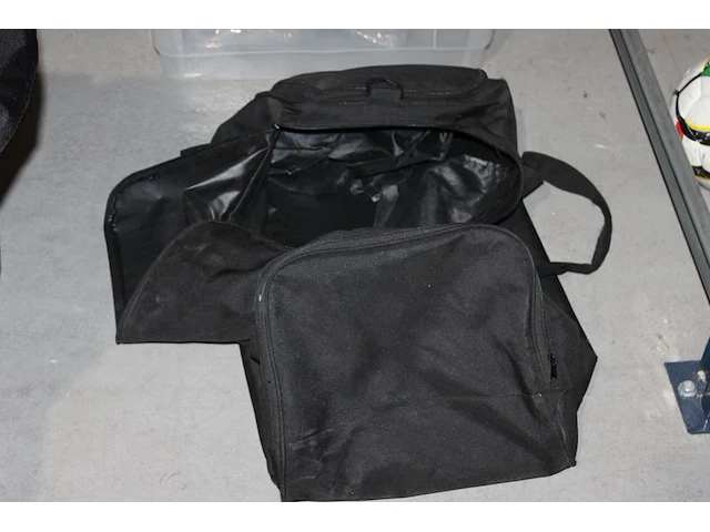 Drie doorwerkjassen helly hansen maten m en 2x xl. - afbeelding 3 van  3