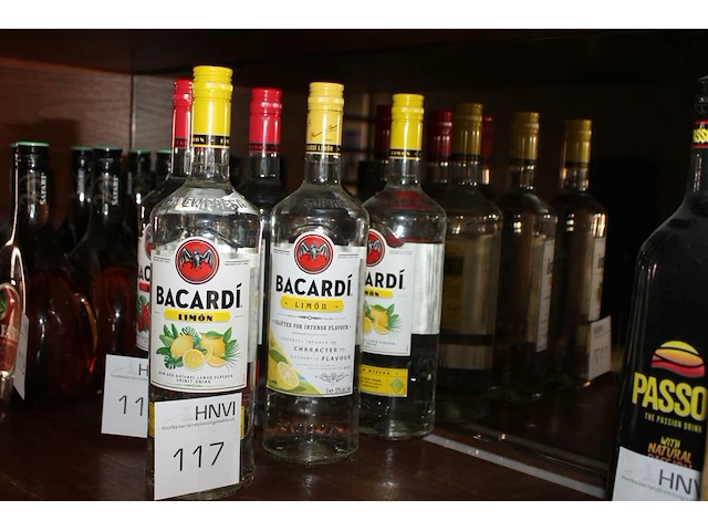 Drie flessen bacardi lemon. - afbeelding 1 van  2
