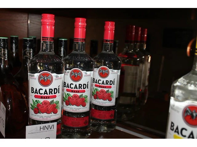 Drie flessen bacardi razz. - afbeelding 1 van  2