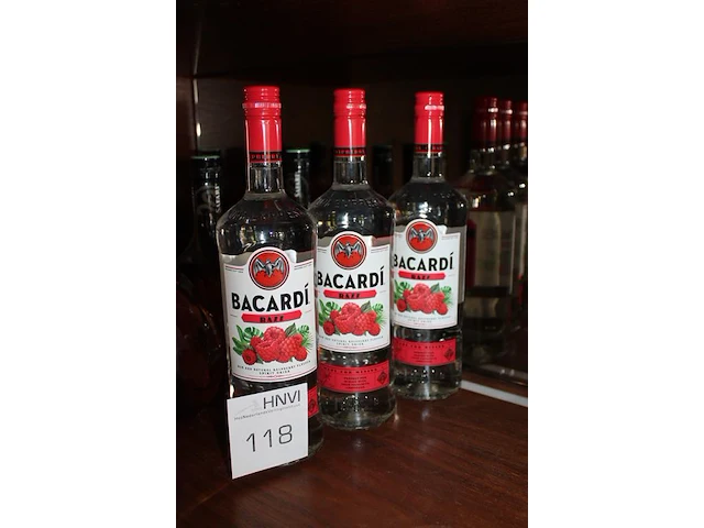 Drie flessen bacardi razz. - afbeelding 2 van  2