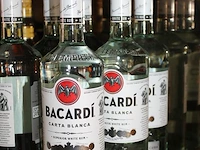 Drie flessen bacardi rum. - afbeelding 2 van  2