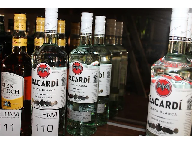 Drie flessen bacardi rum. - afbeelding 1 van  2