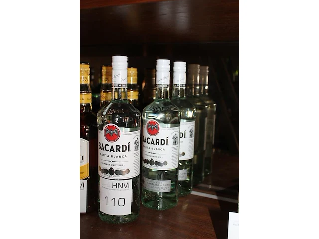 Drie flessen bacardi rum. - afbeelding 2 van  2