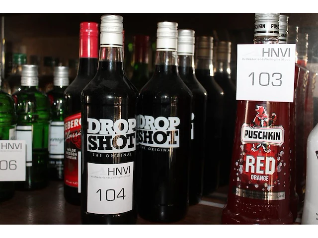 Drie flessen dropshot. - afbeelding 1 van  2
