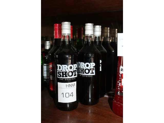 Drie flessen dropshot. - afbeelding 2 van  2