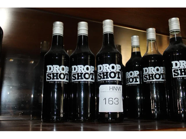 Drie flessen dropshot. - afbeelding 1 van  2