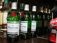 Drie flessen gin tanqueray. - afbeelding 1 van  2
