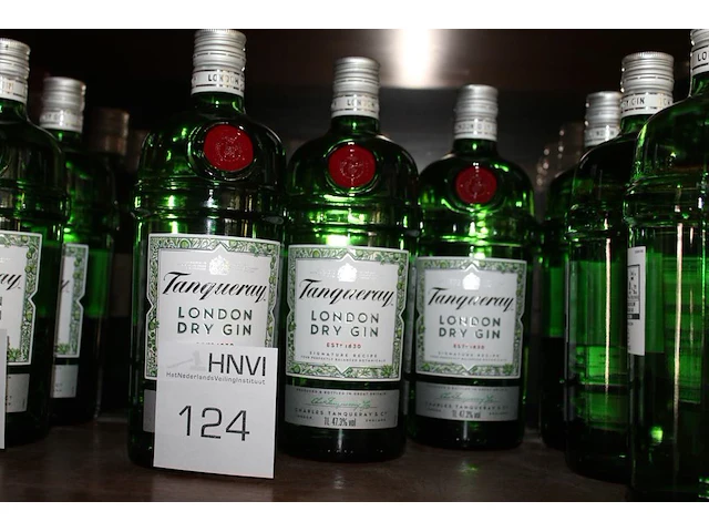 Drie flessen gin tanqueray. - afbeelding 1 van  2