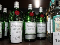Drie flessen gin tanqueray. - afbeelding 1 van  2