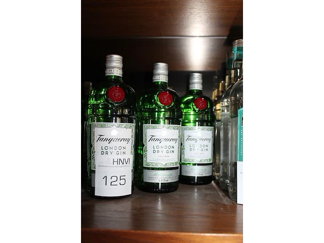 Drie flessen gin tanqueray. - afbeelding 2 van  2