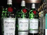 Drie flessen gin tanqueray. - afbeelding 2 van  2