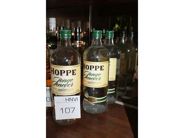 Drie flessen jonge jenever. - afbeelding 2 van  2