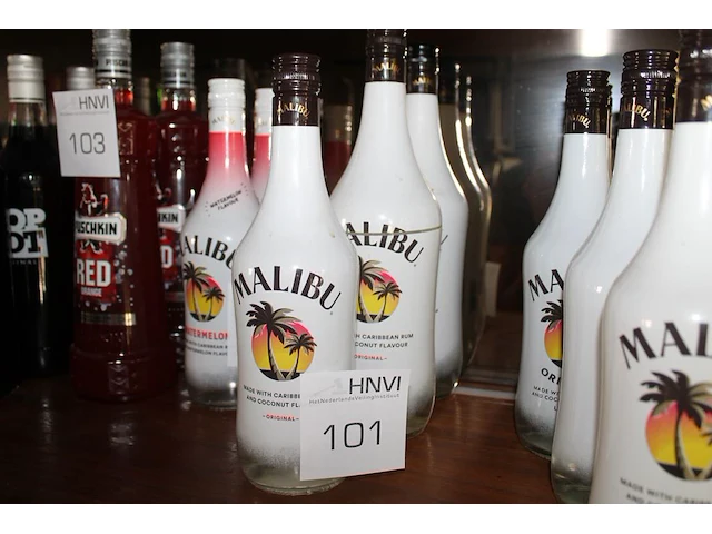Drie flessen malibu original. - afbeelding 1 van  2